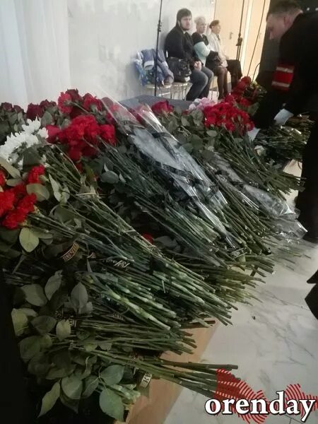 Авиакатастрофы оренбург. Оренбург скорбит. Оренбург скорбит. Зимняя вишня кемерово траур. Орск скорбит.