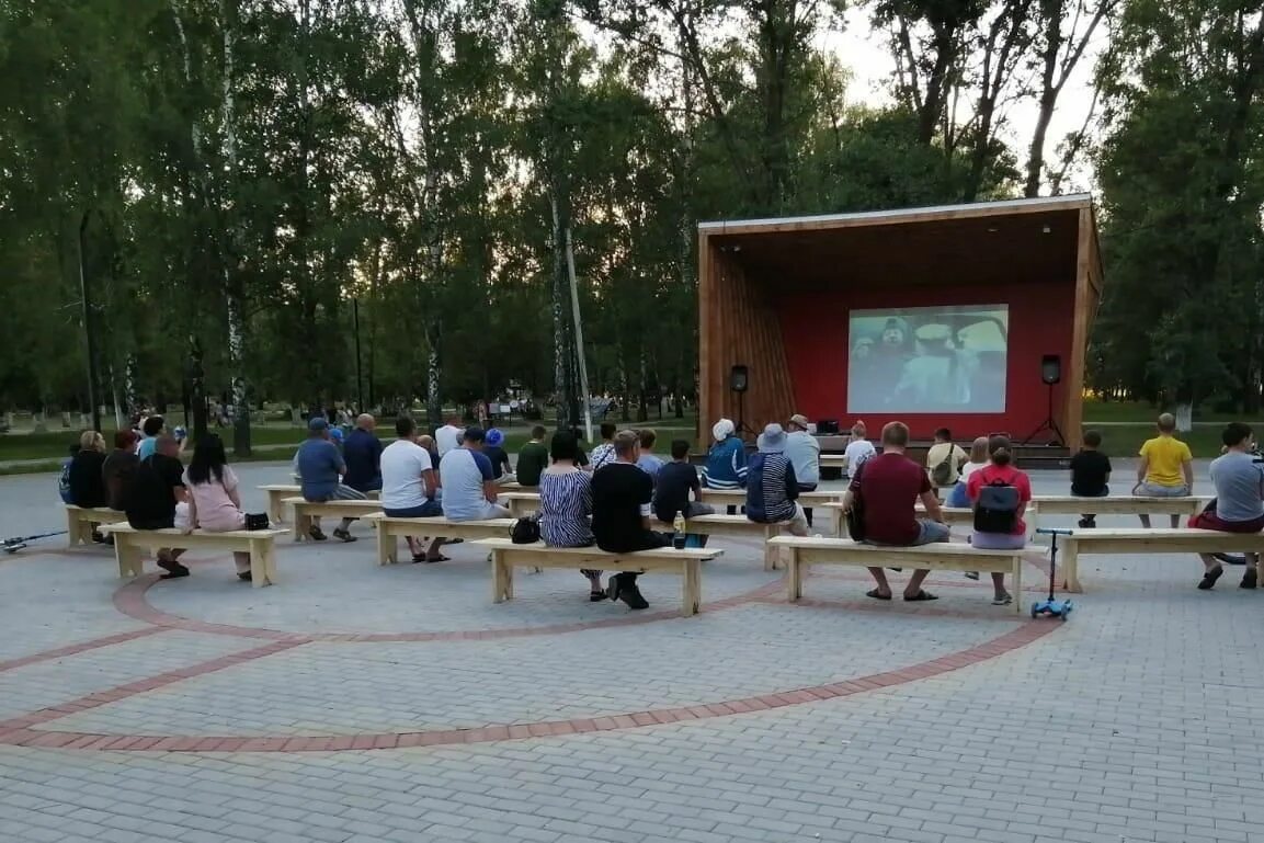 Парк 40 лет ВЛКСМ Сасово. Сасово в парке 40 лет ВЛКСМ. Кинопоказы под открытым небом. Кинопоказ под открытым небом в парке «дружбы»!. Кинотеатр под открытым небом 2022