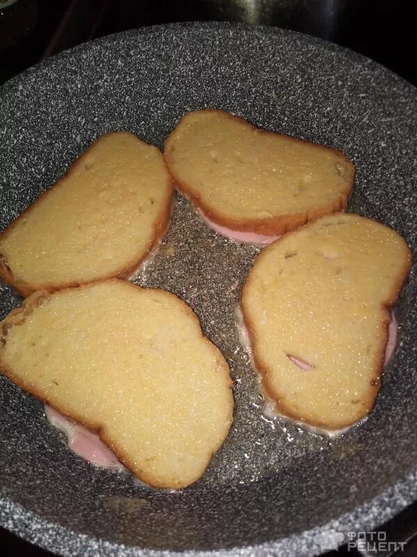 Бутерброд с яйцом. Горячие бутерброды с сыром на сковороде. Бутерброды с яйцом и сыром. Как сделать бутерброд с сыром на сковороде. Бутерброд с яйцом на сковороде.