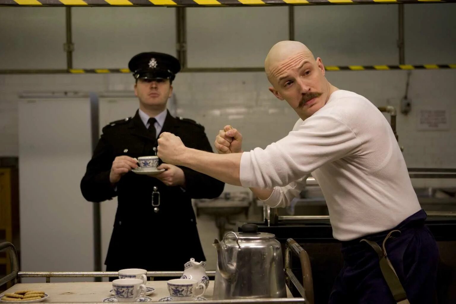 Бронсон 2008. Бронсон Bronson 2008. Том Харди Бронсон. Том харди комедия