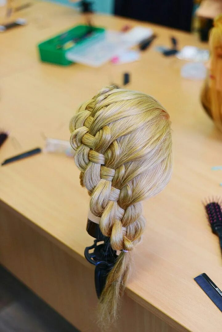 Косы сложного плетения. Косоплетение аппарат. Г москва солнцевский проспект 21 волосы сдать парикмахерская. Курс косоплетение. Курсы косоплетения.