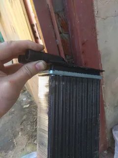 Приклеить радиатор