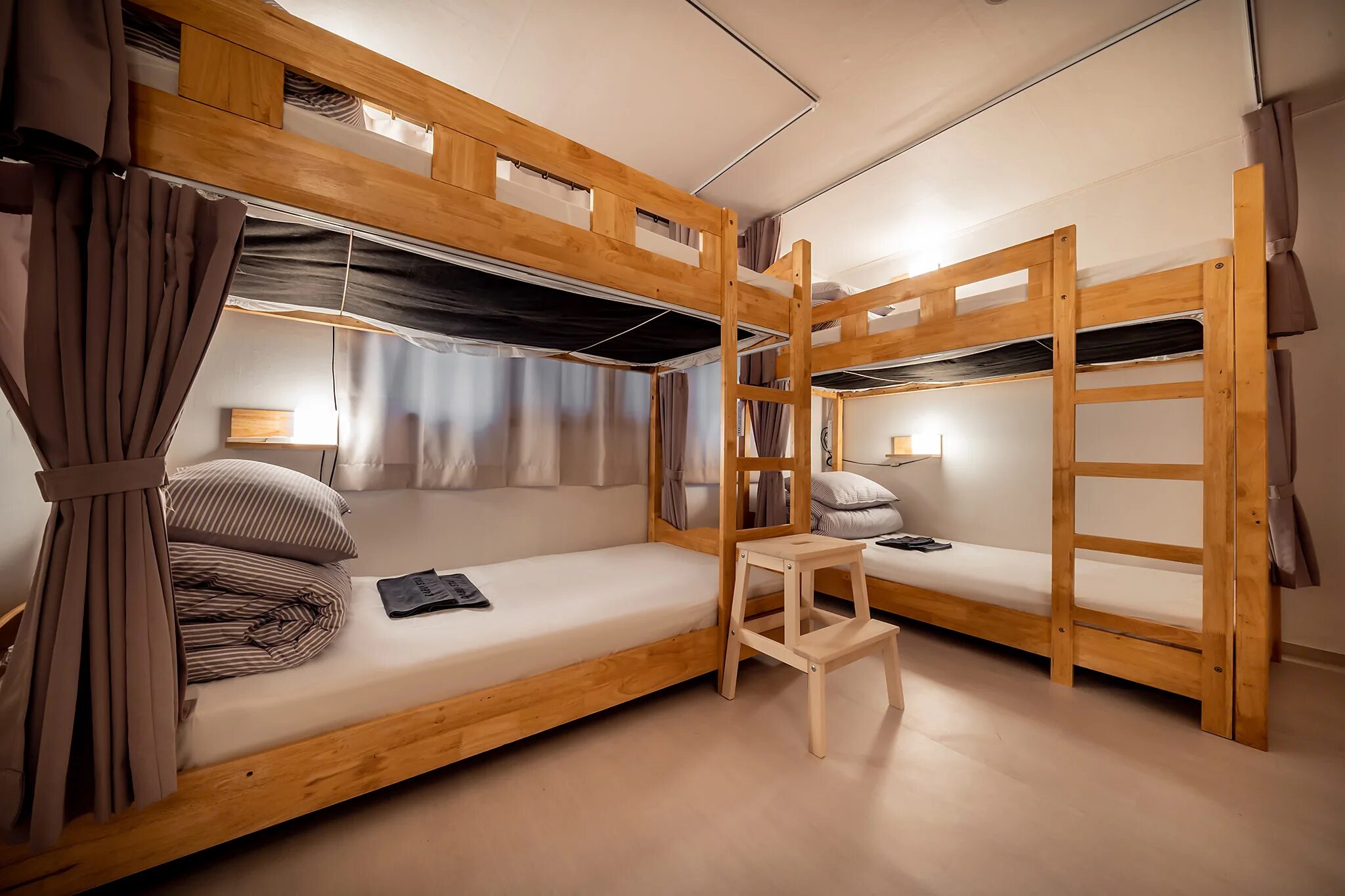 Если составить две кровати индиана. Shared room. Shared room. Детская комната с двумя кроватями. Shared room.