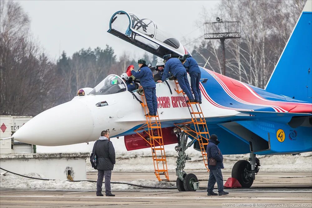 Русские витязи карелия. Су-30см русские Витязи Лысцева. Русские Витязи. Русский Витязь самолёт. Авиагруппа русские Витязи.