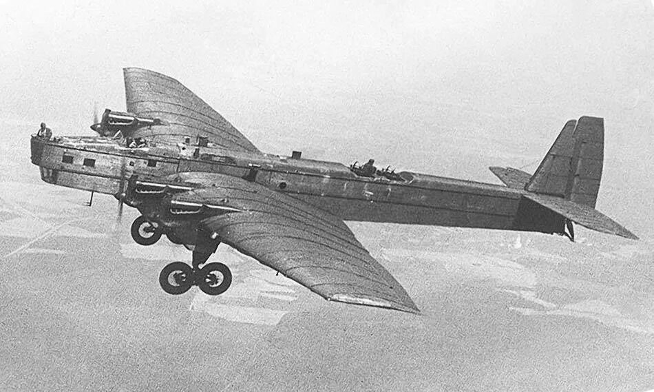B 17 летающая крепость. Бомбардировщики дети. Боинг б-52 стратофортресс. Бомбардировщики дети. B-52h бомбардировщик.