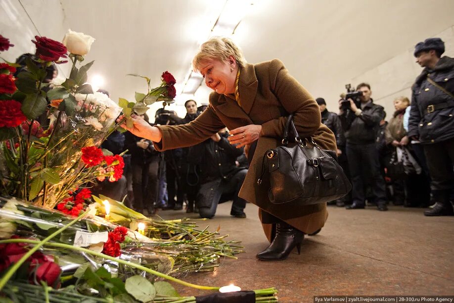 Теракт в Москве в 2010 году Лубянка. Теракт в метро 2004 год Автозаводская. Взрыв в Московском метро 2010 Лубянка.