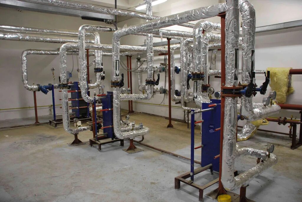 Итп данфосс. Итп индивидуальный тепловой пункт что это такое. Монтаж инженерных сетей. Блочный индивидуальный тепловой пункт битп. Установка тепловых.