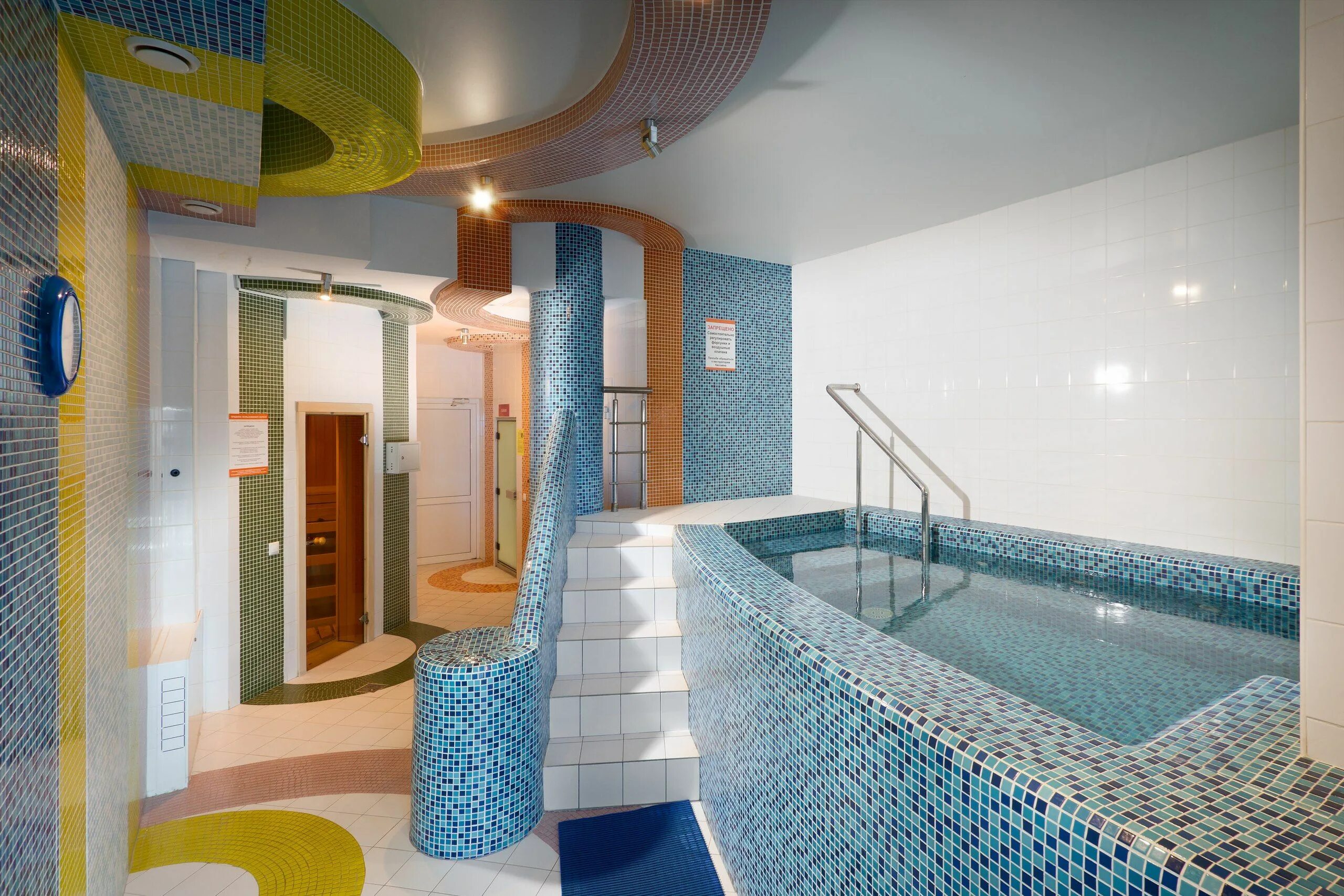 Оранж бассейн. Оранж бассейн. Бассейн в оранж фитнес на леваневского краснодар. Оранж фитнес набережные челны бассейн. Бассейн спортзал оранж.