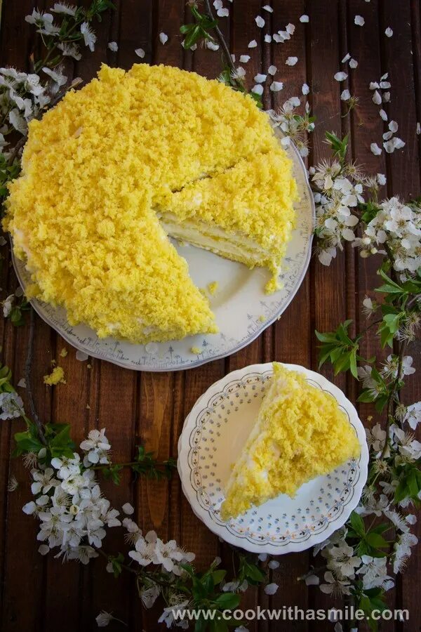 Украсить торт мимоза. Торт Мимоза. Украшение торта Мимоза. Украшение торта в виде мимозы. Декор торта Мимоза.