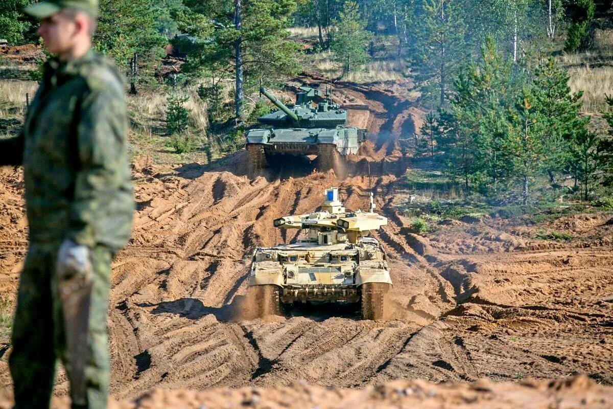 Учения запад. Т 90м на полигоне. запад 2017. запад 2017 военные учения. запад 2017 фото.