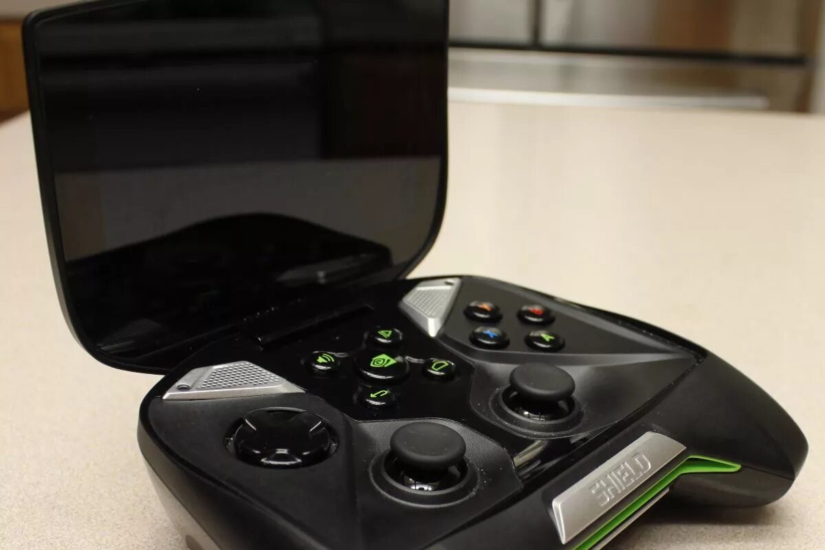 Nvidia portable. Приставка nvidia shield 2. nvidia shield portable 2. nvidia shield portable 16gb. приставка nvidia shield tv глючит.