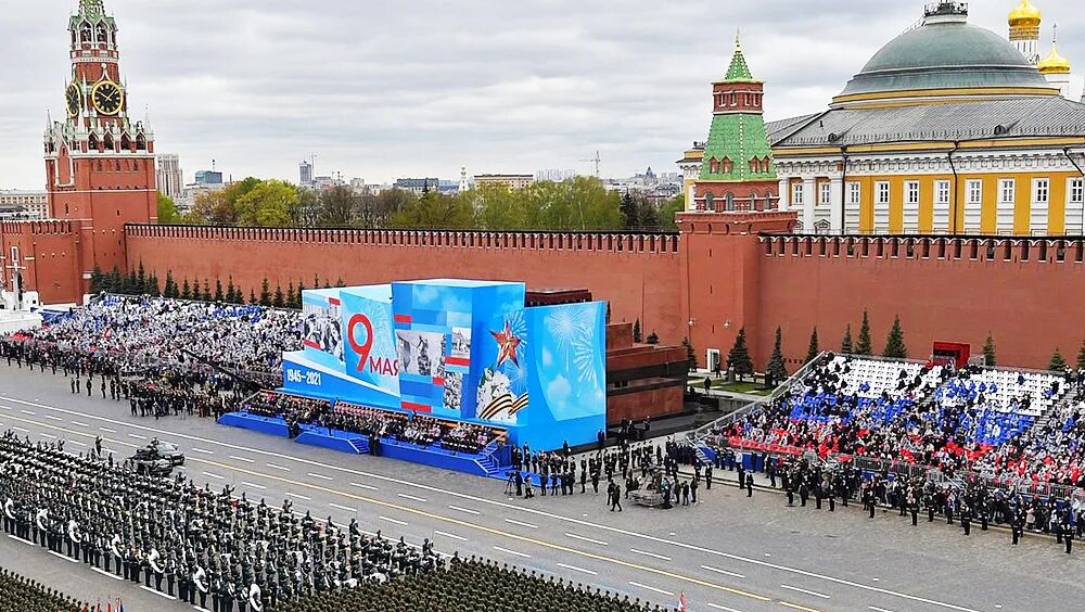 Парад 1 мая москва. Парад Победы 2022 в Москве мавзолей. Парад 9 мая Москва 2022 мавзолей. Мавзолей Ленина парад Победы 2022. Задрапированный мавзолей на параде Победы.