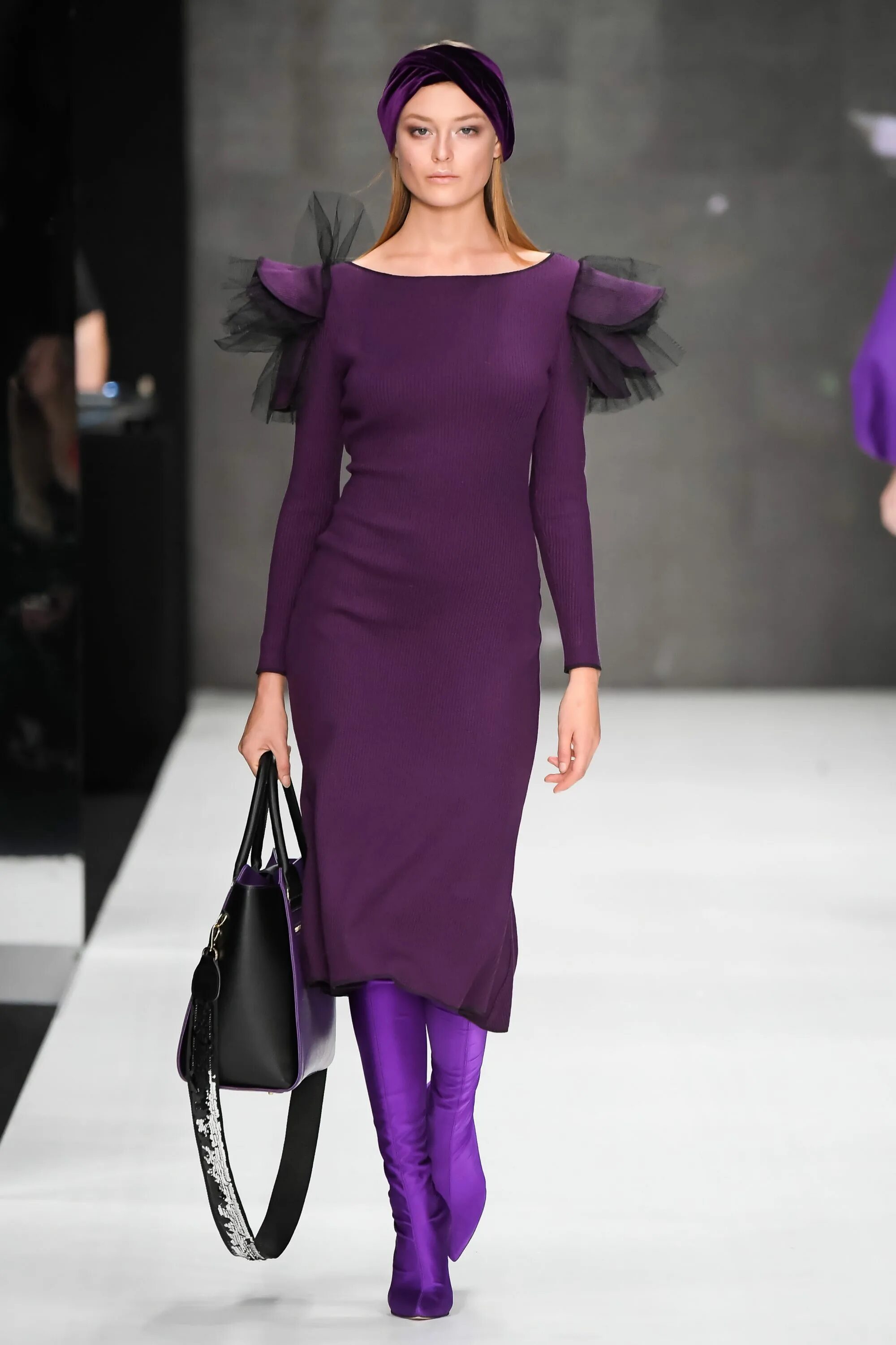 Пурпур одежда. Фиолетовый стиль одежды. Одежда феолетоговоцвета. Фиолетовый цвет в одежде. Пурпурный цвет в одежде.