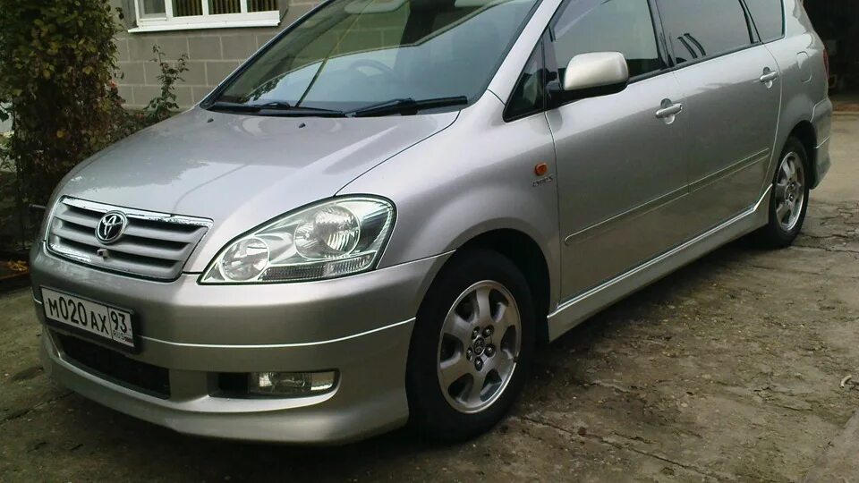 Тойота Ипсум 2003-2004. Тойота Ипсум 2003. Тойота Ипсум 2003 новая. Toyota ipsum серебро.