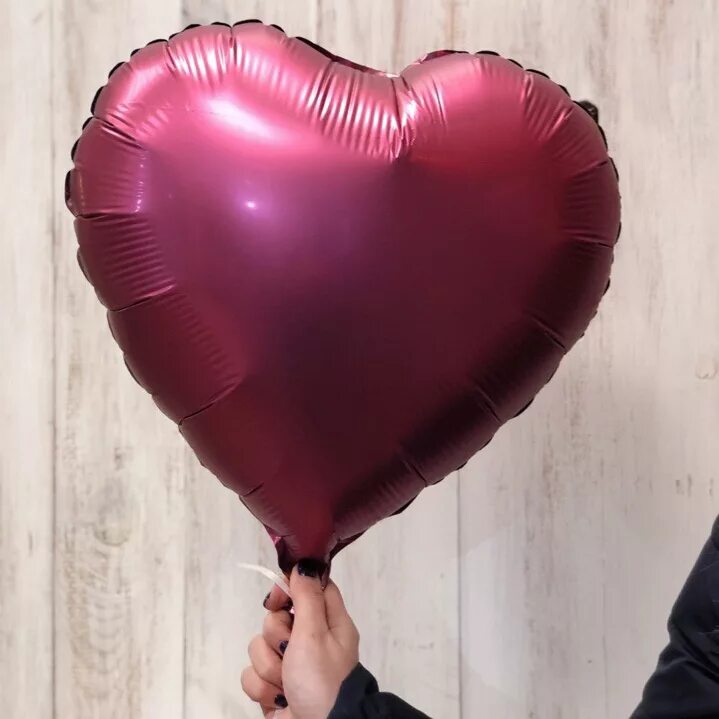 Фольгированных шаров сердце. Шарик с сердцем. Шары в виде сердца. Шарики в виде сердечек. Гелевый шарик сердце.