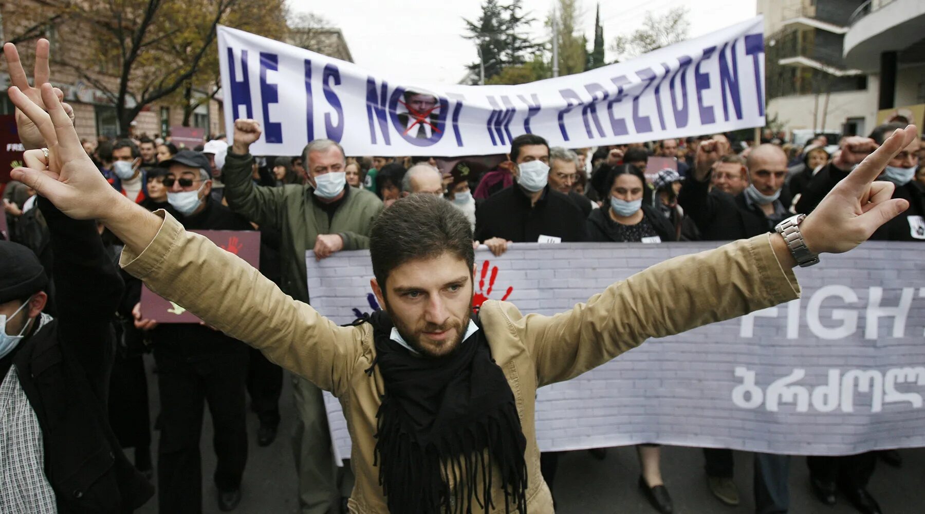 Против грузин. Протесты против Саакашвили. Навальный и Саакашвили. Саакашвили и флаг.