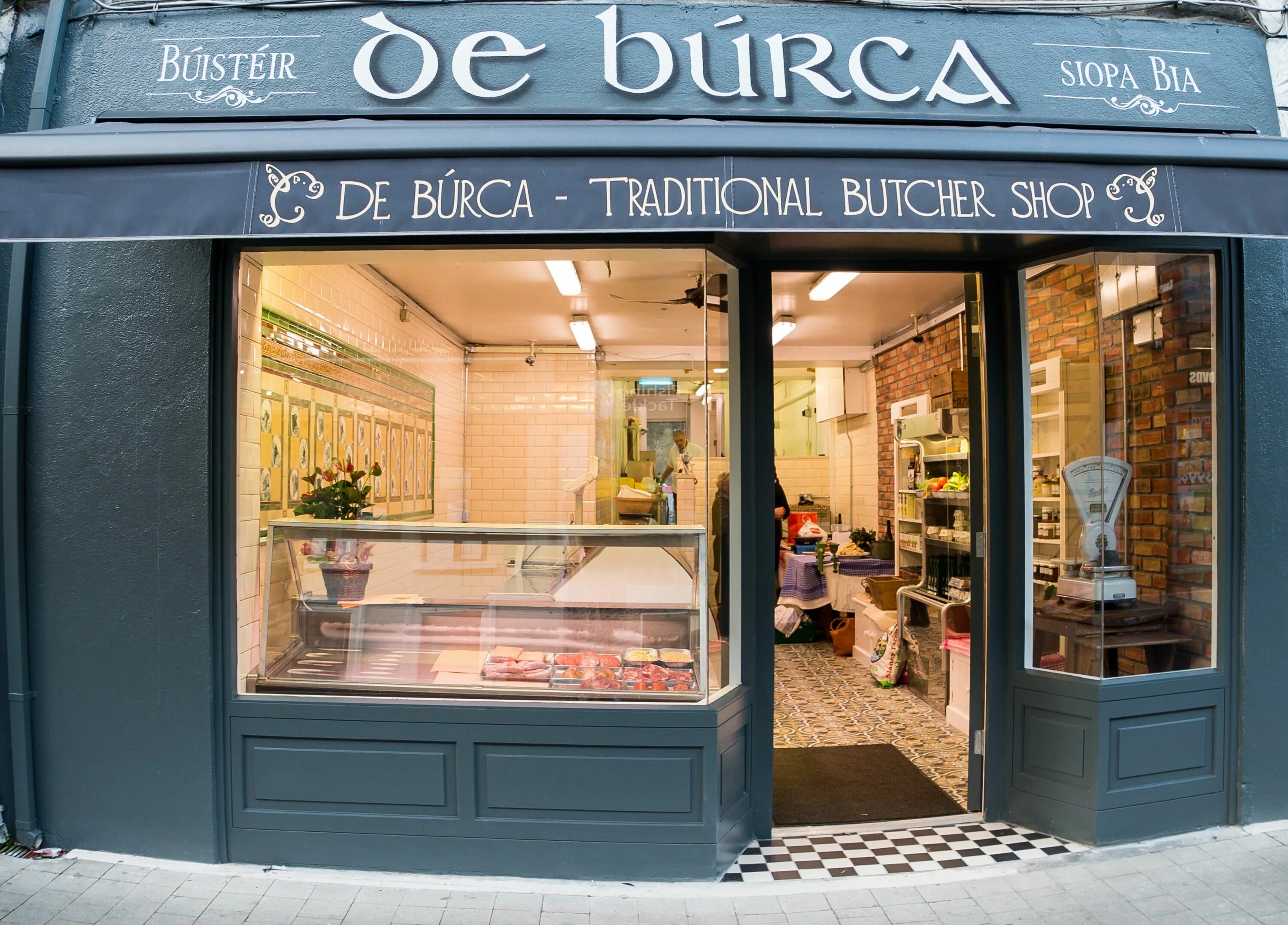 Butcher shop. Butcher shop meat вывеска. On shop магазин. Butchery shop 2020 вывеска магазина. Где находится shop shop