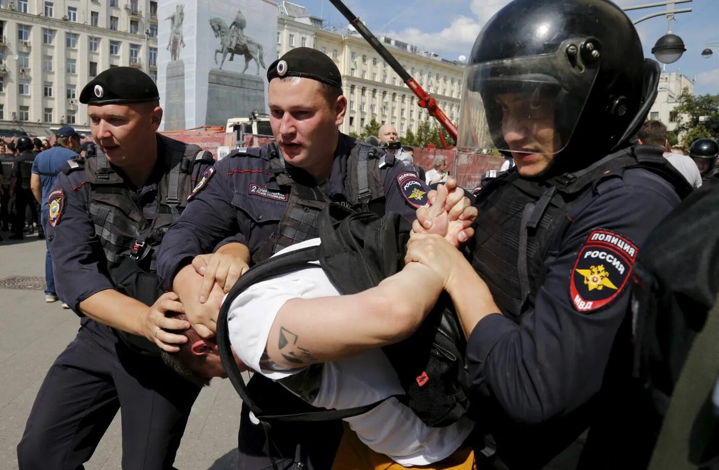 Массовые беспорядки полиция Россия. Массовые задержания в Москве. Жесткие задержания в Москве. Задержания в москве сегодня последние новости