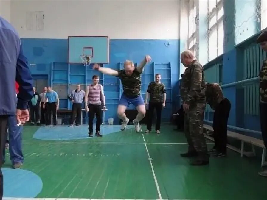 Сургут школа 32 зал физры. Школа 17 учитель физкультуры. Школа 17 учитель физкультуры. Судейская коллегия на веселых стартах. Школа 17 белгород.