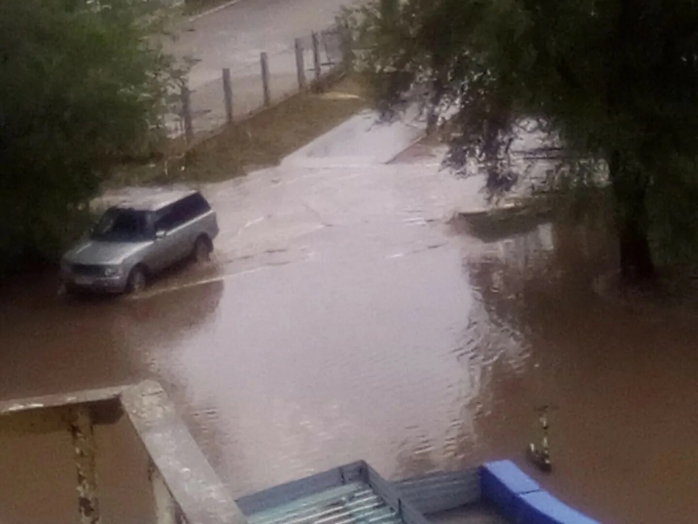 Утро после дождя было славное песок. Потоп в Саратове. Ливень в Балаково сегодня. Renault Балаково затопило. Потоп в Балаково.