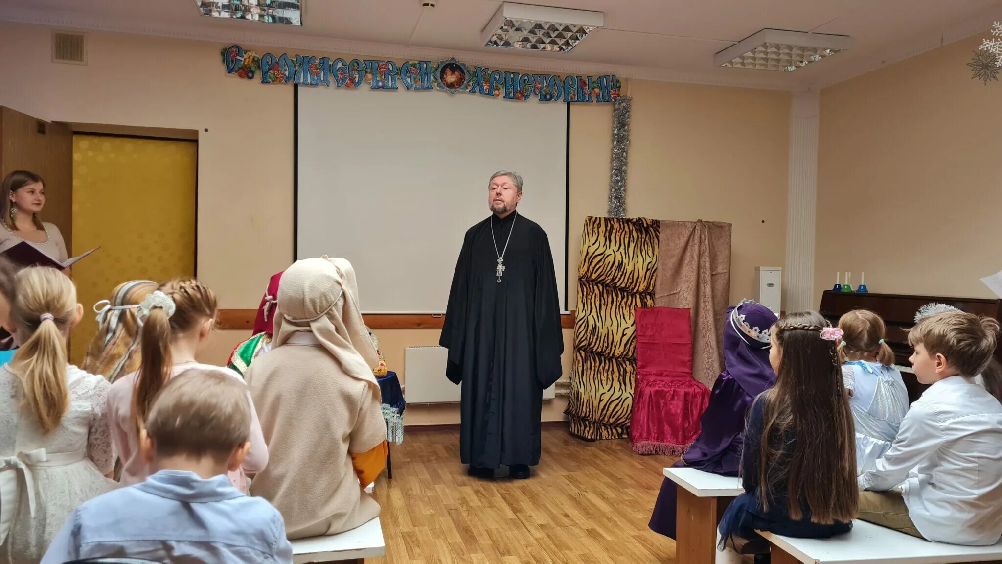 Воскресная школа Бориса и Глеба в Зюзино. Боровск Воскресная школа. Шигоны Воскресная школа. Физминутки в воскресной школе зажигают свечечки мальчики. Воскресный район