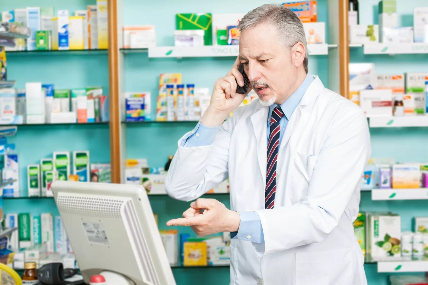 аптека апрель фармацевты. аптека апрель фармацевт. униформа аптека апрель. рабочее место фармацевта в аптеке. апрель аптека краснодар.