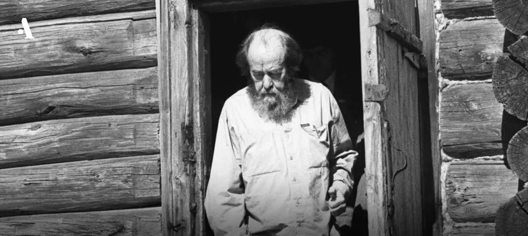 В какой деревне поселяется рассказчик
