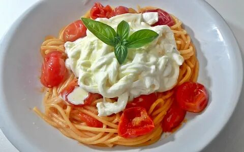 Соус сливочный с сыром и помидорами