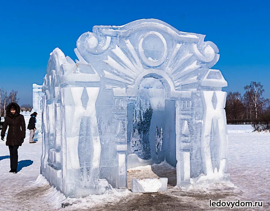 снежная крепость. снежная крепость. ледяной дворец анны иоанновны. ледяные постройки. харбин скульптуры изо льда.