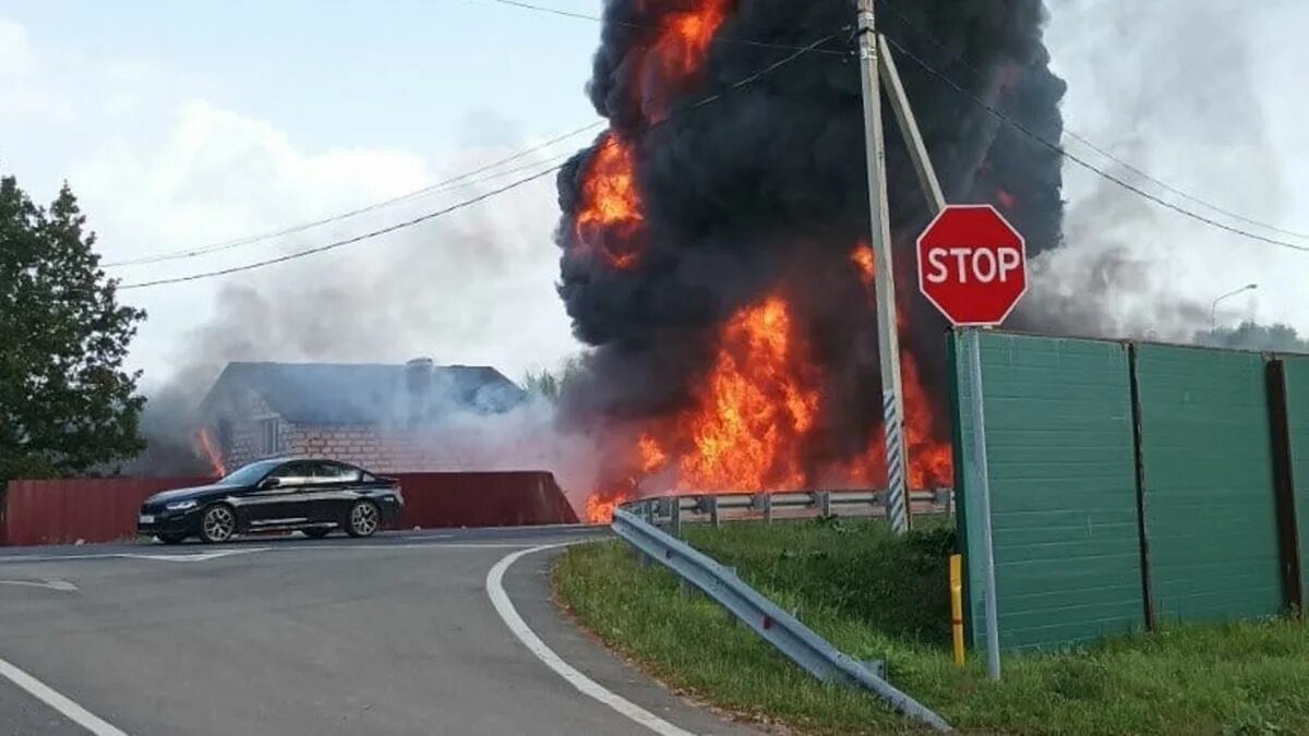 Авария бензовоза в Ярославской области. ДТП С бензовозом в Ярославской области.