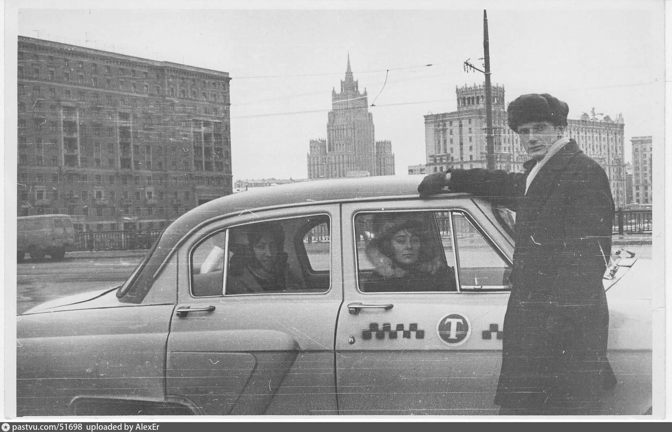 Советское такси. ГАЗ 21 такси. Советские таксопарки Москвы. Такси СССР Москва. Советский таксист