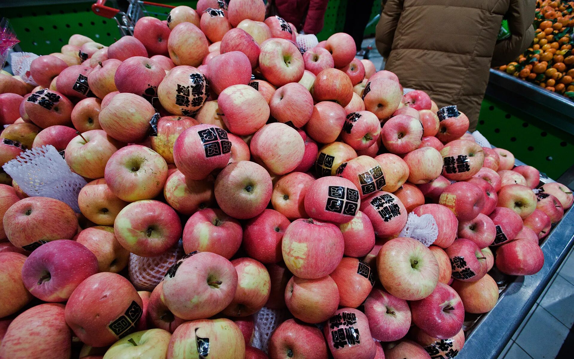 Sweet Crisp Fresh Red Apple Huaniu Apple Gala Apple - Buy Apple,Red Apple,Fresh 