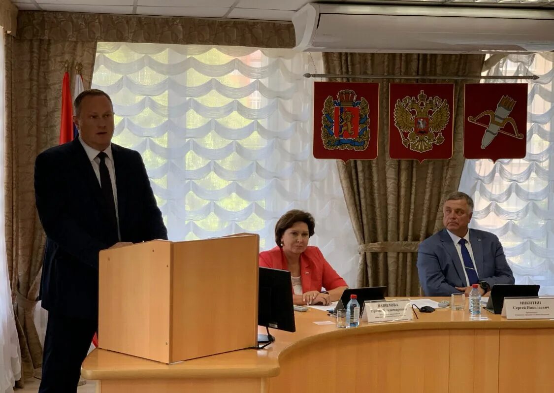 Депутаты ачинска. Глава города ачинска титенков. ачинский городской совет депутатов.