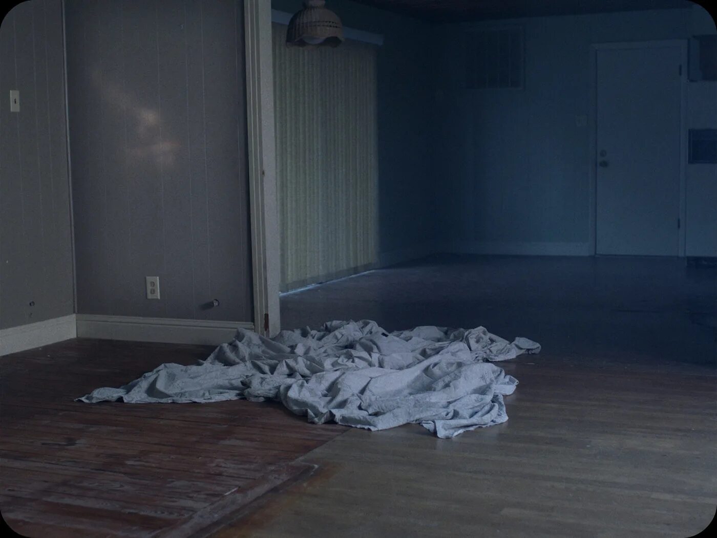 "A Ghost story" (2017) dir. David Lowery. Истории призраков (Ghost stories), 2017.