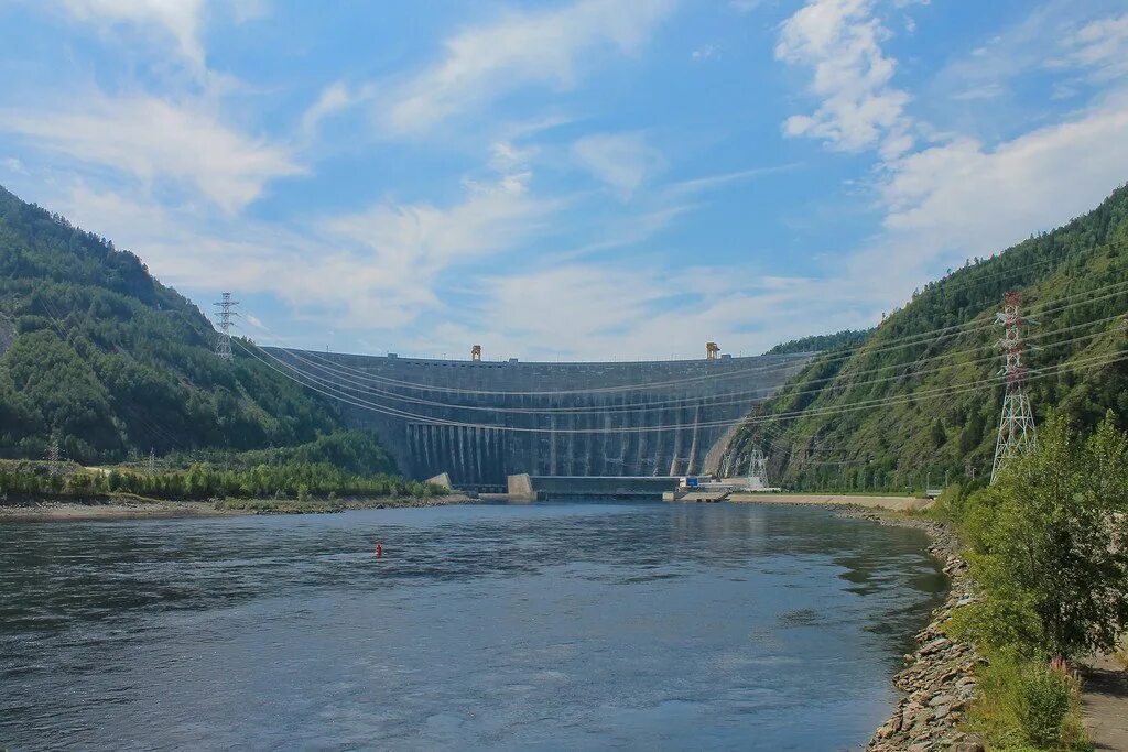 В каком районе находится крупная гэс. Саяногорск Саяно-Шушенская ГЭС. Енисей Саяно-Шушенская ГЭС. Черемушки Саяно Шушенская ГЭС. Саяногорск Шушенская ГЭС.