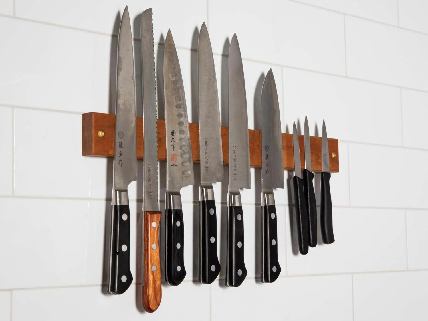 Нож Китчен Кнауф. Borner / набор 5 ножей с двухзонной ножеточкой и магнитным держателем. Хранение ножей. Место для хранения ножей.
