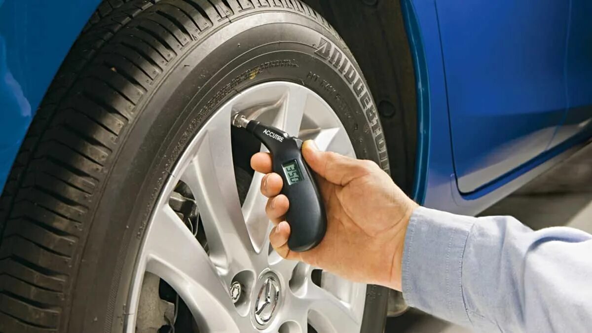 Пробег резины автомобиля. Tire Pressure. Automobile Tire Pressure. Манометр 502 (грузовой) Tire Gauge. Car Tires.