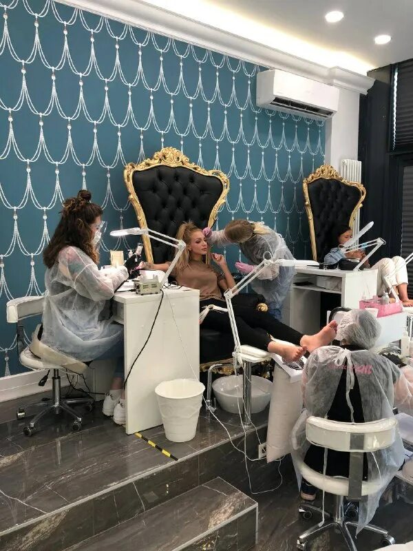 Liks маникюр. маникюр в американских салонах. ликс нейл метро маяковская. дилара найли студия москва адрес. ликс нейл метро маяковская.