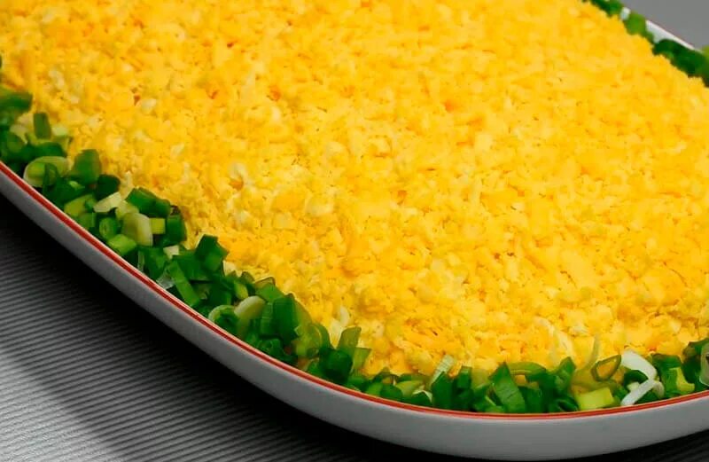 рецепт салата мимоза с маслом и сыром. эрвин салат мимоза. мимоза с сыром и сливочным маслом. салат мимоза фото. салат мимоза с рыбными консервами и сливочным маслом.