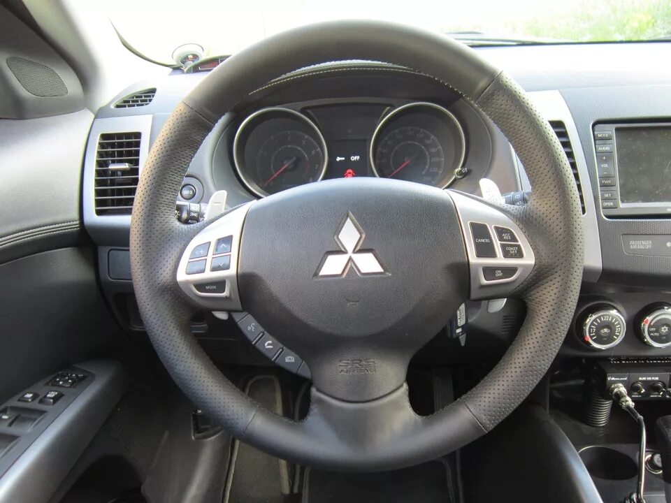 Mitsubishi outlander руль. Руль Митсубиси Аутлендер XL 2011. Mitsubishi Outlander XL руль. Руль Мицубиси Outlander XL. Аутлендер 2011 руль.