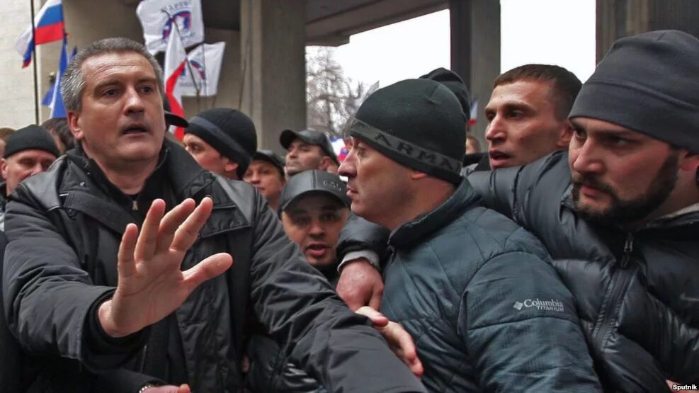 Симферополь в 2014 году. 26 Февраля 2014 Крым митинг. Аксенов 26 февраля 2014 года. 26.02.2014 Симферополь митинг. Митинг 26 февраля 2014 Симферополь.