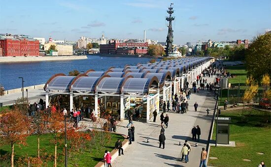 Remembering history and winter traditions: skating rink opens in Gorky Park / Ne