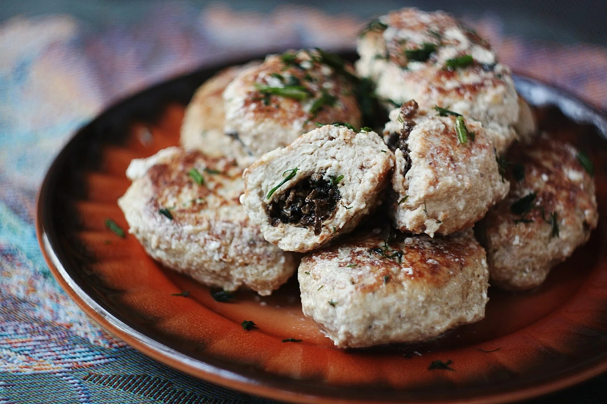 Зразы с грибами. Зразы куриные. Зразы с грибной начинкой. Зразы из куриного фарша.