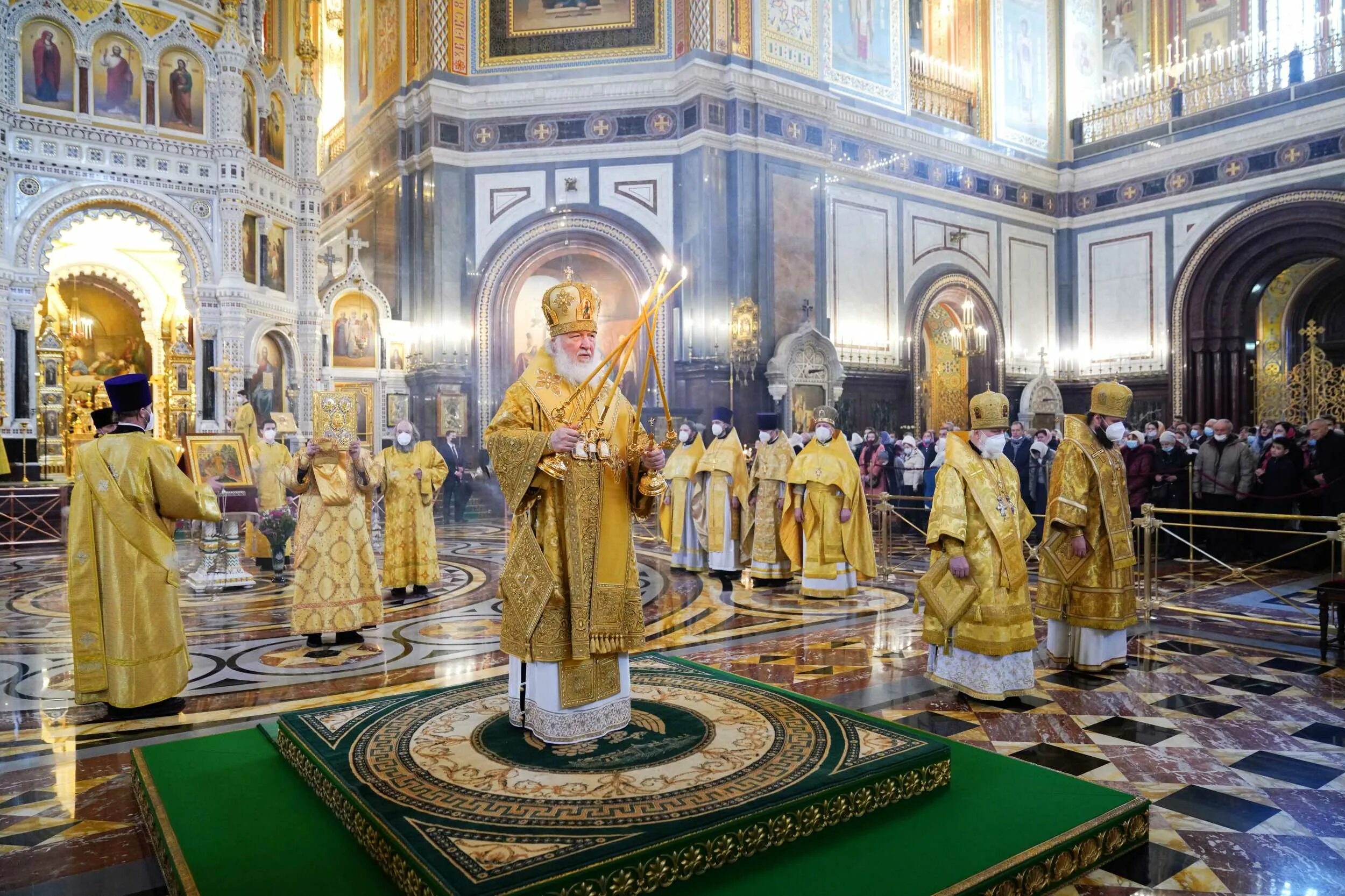 Патриарх на службе в храме Христа Спасителя. Церковная организация храмы и богослужение 6