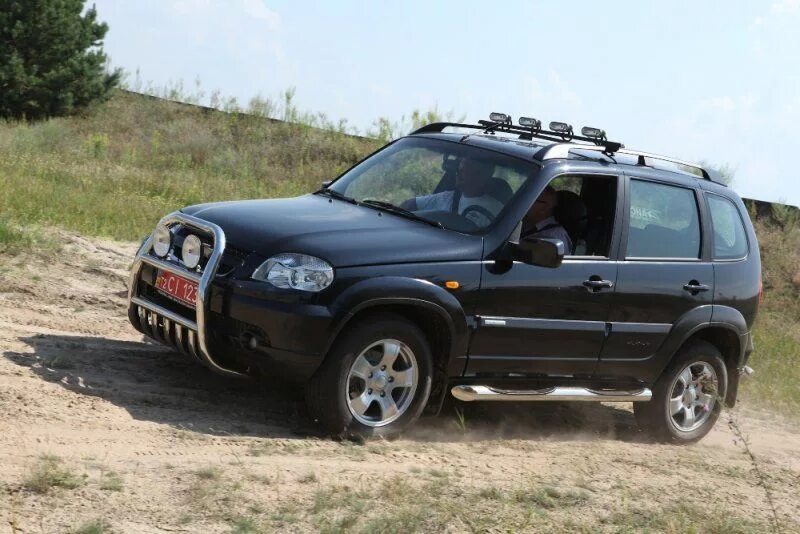 Тюнинг шевроле нива купить. Шевроле Нива спорт. Chevrolet Niva Tuning. Тюнингованная Нива Шевроле. Chevrolet Niva внедорожный.