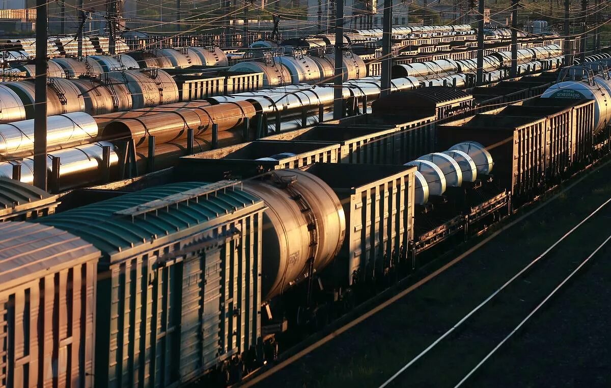 Ржд грузоперевозки. Грузовой вагон ржд полувагон. Вагоны ао фгк. Поезда вагоны ржд грузовые фгк. Крытый вагон первая грузовая компания.