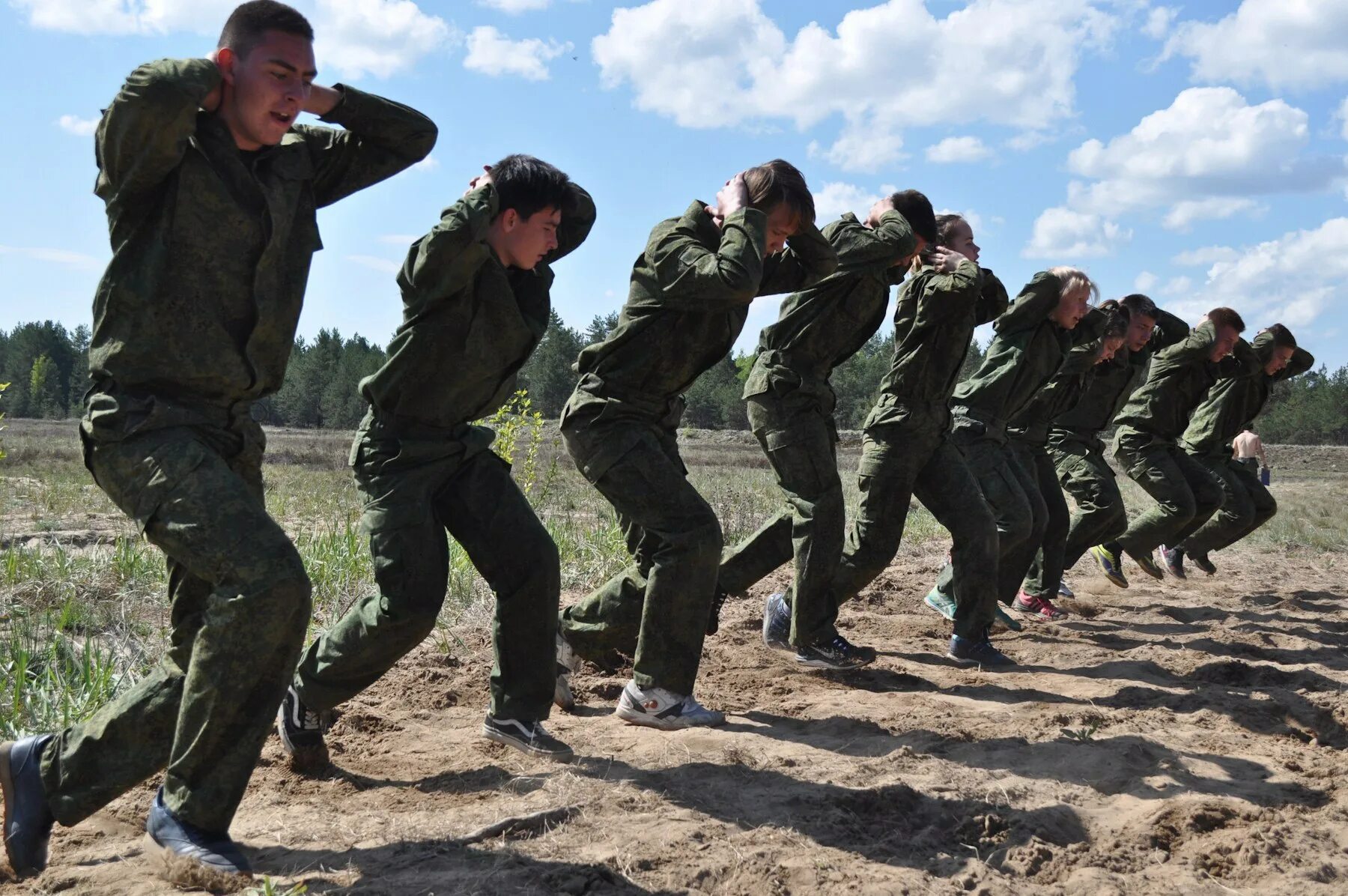 Зарница 1996. Военно-спортивные соревнования. Военные спортивные состязания. Военная игра Зарница. Цель военных игр