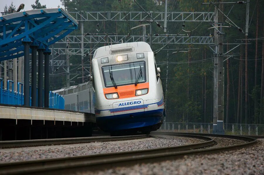 Аллегро в щербинке. Скоростной поезд аллегро санкт-петербург хельсинки. Поезд аллегро вид сбоку. Электропоезд аллегро. Аллегро поезд сбоку.