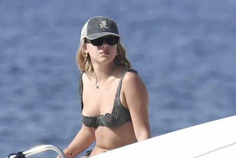 Click through the gallery for 35+ pictures of Millie Bobby Brown and boyfri...