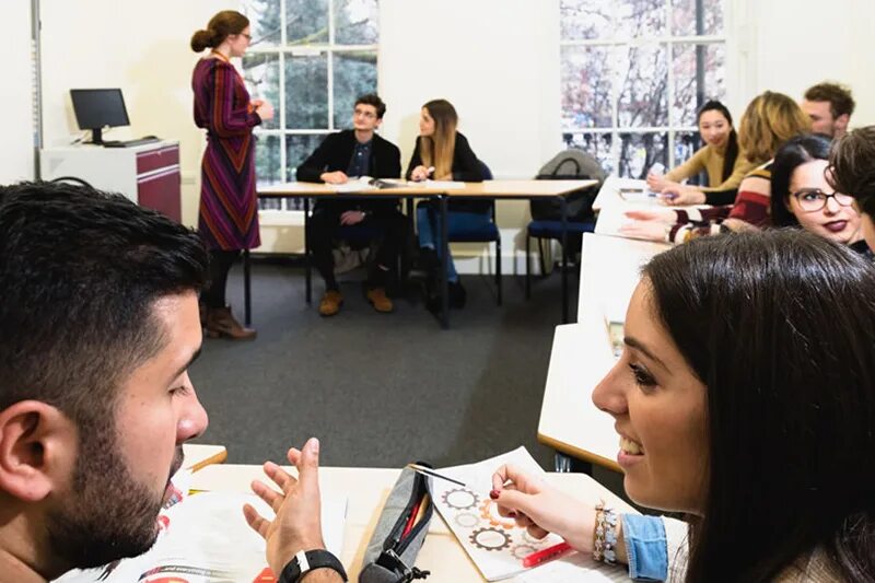 Doing a course. Conversation university. Поступление в зарубежные вузы. Студенты сток. Education and training.